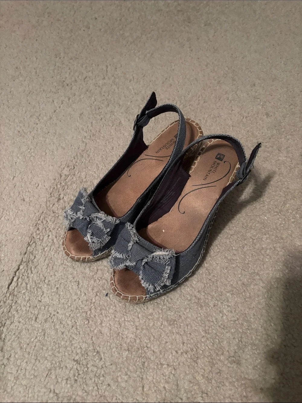 White mountain vintage heels with bow accent